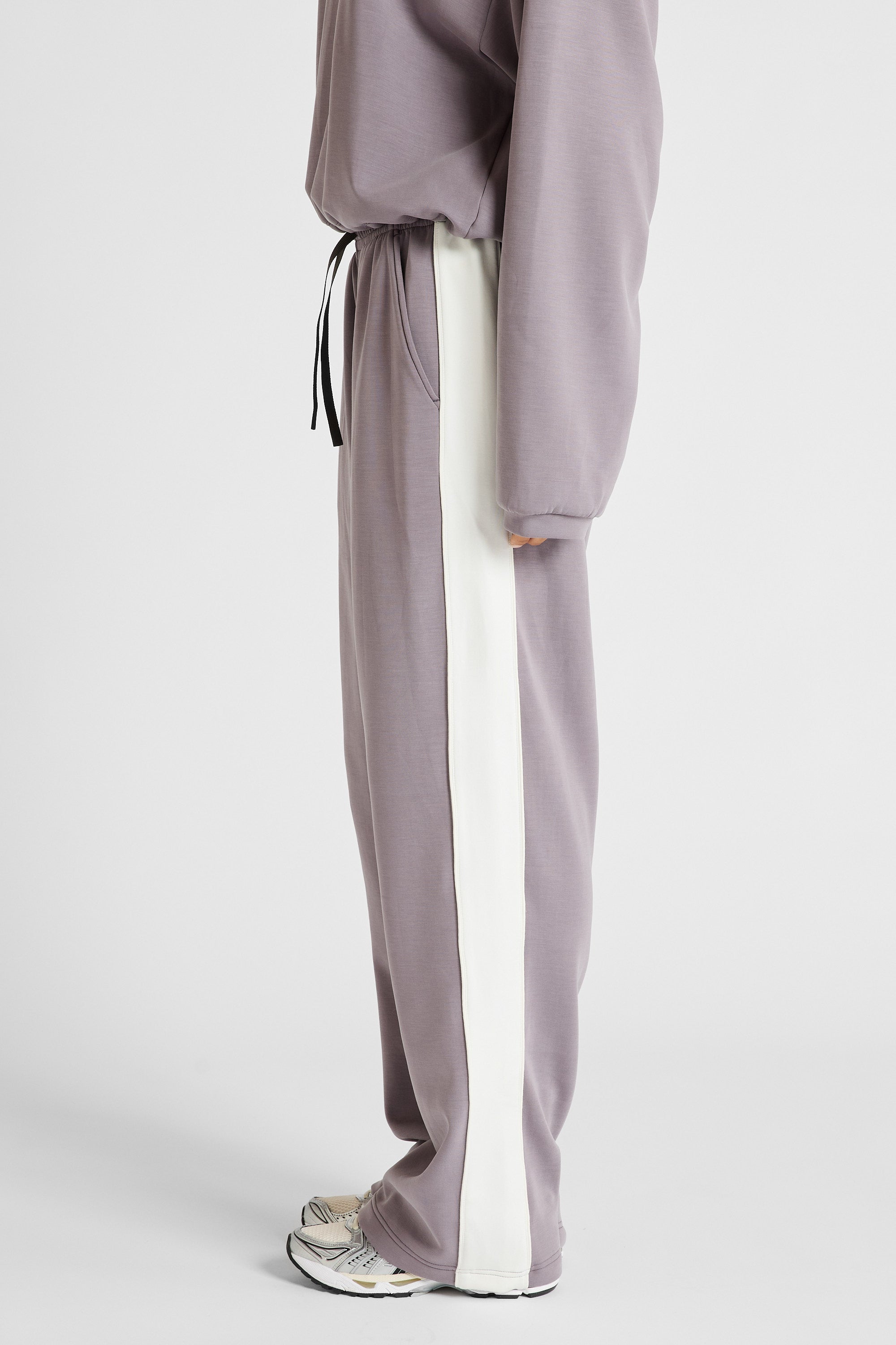 ALLFENIX Soft Essentials Contrast Wide Leg Pant in Graphite and Chalk, view 3