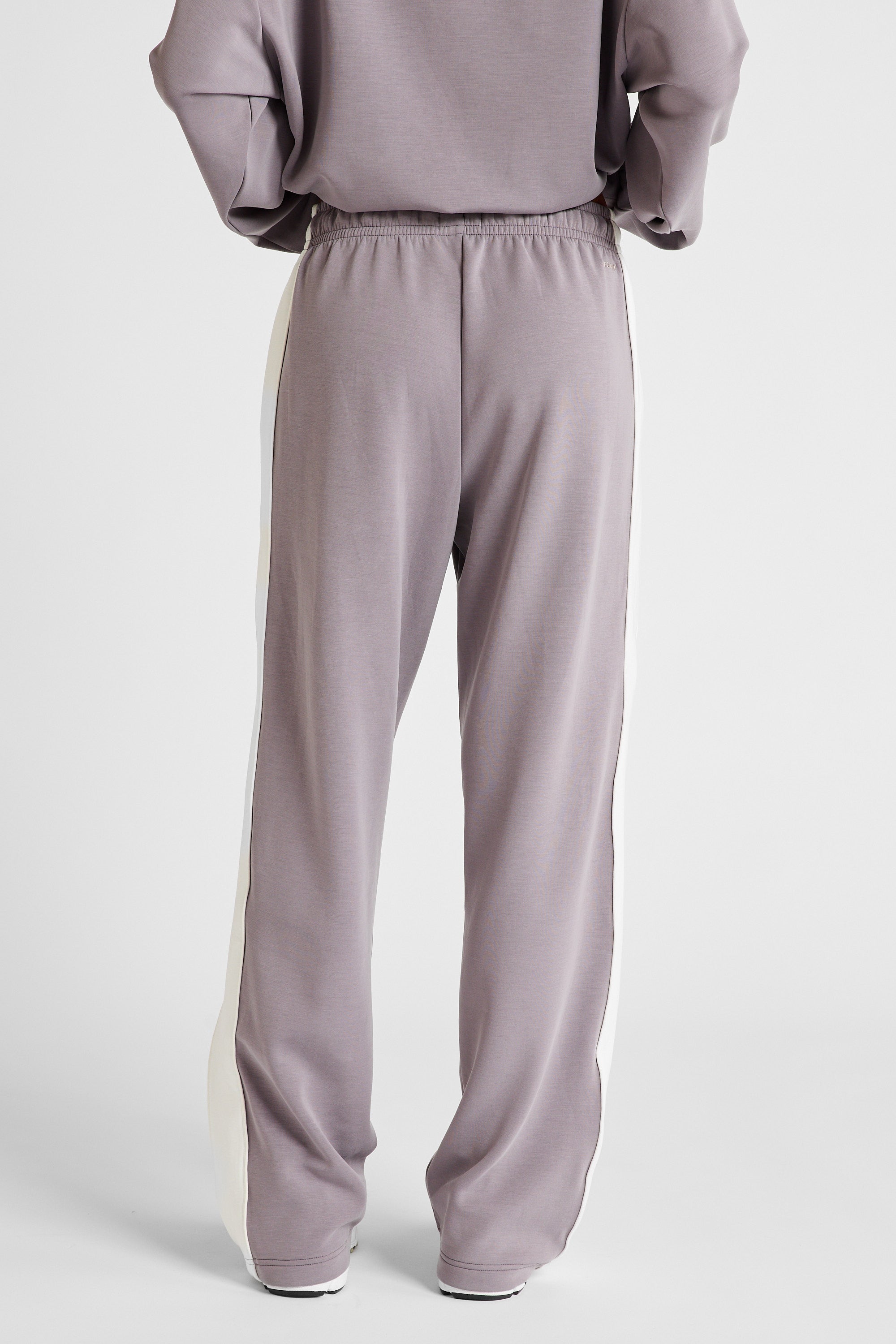 ALLFENIX Soft Essentials Contrast Wide Leg Pant in Graphite and Chalk, view 4