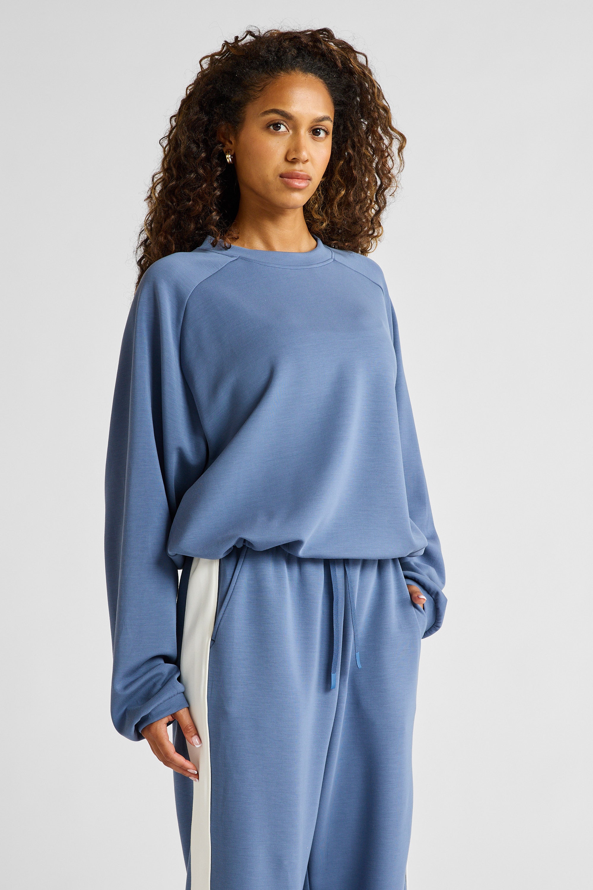 ALLFENIX Soft Essentials Cropped Crew Neck Jumper in Blue Indigo