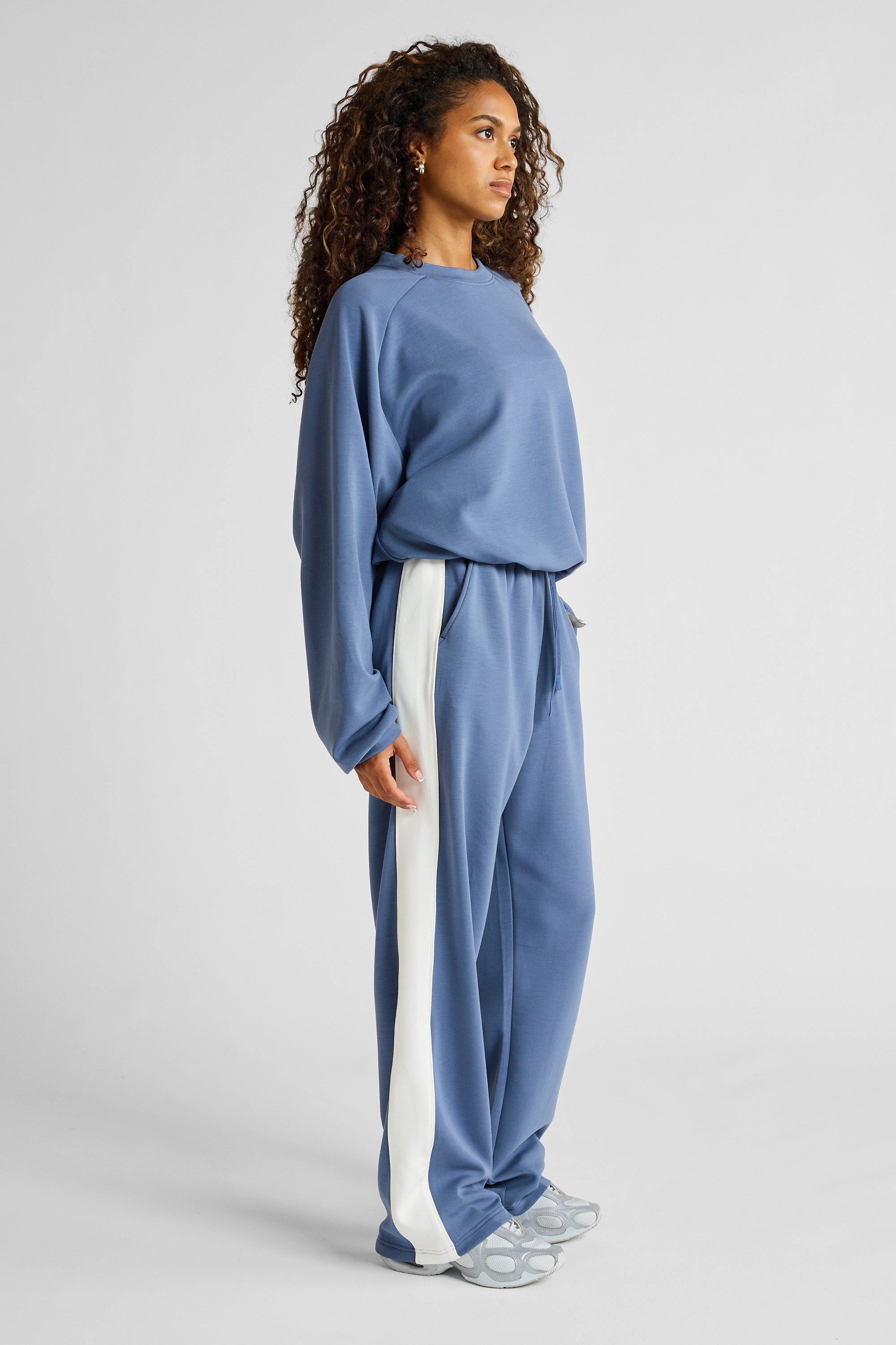 ALLFENIX Soft Essentials Contrast Wide Leg Pant in Blue Indigo and Chalk, view 3