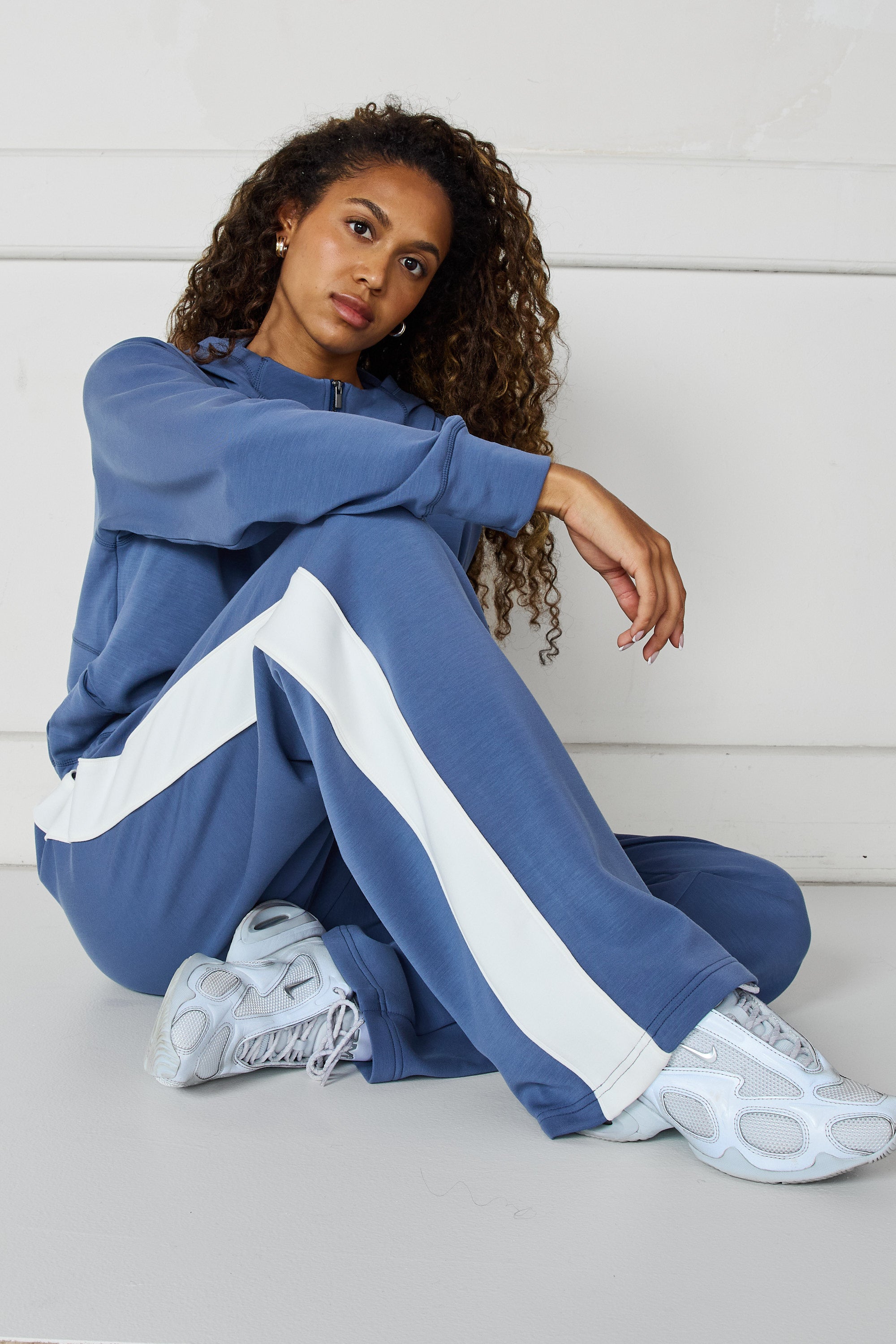 ALLFENIX Soft Essentials Contrast Wide Leg Pant in Blue Indigo and Chalk