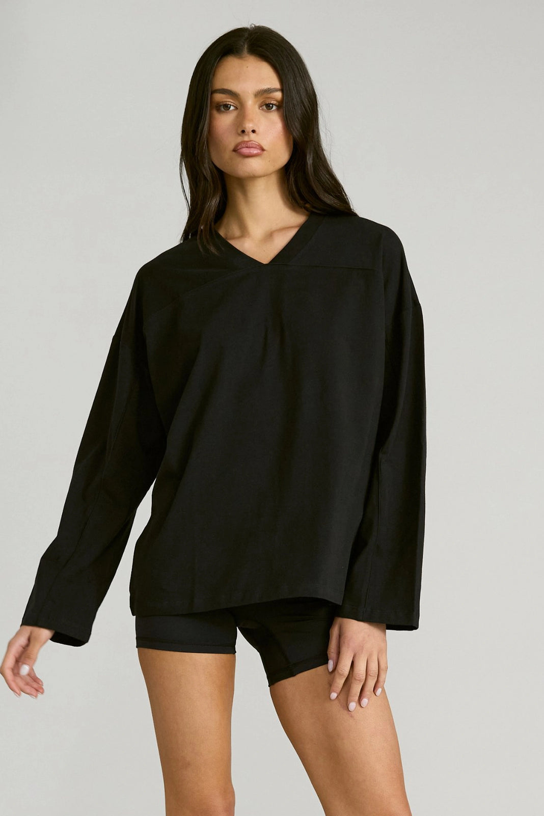 Oversized V-Neck Long Sleeve - Black
