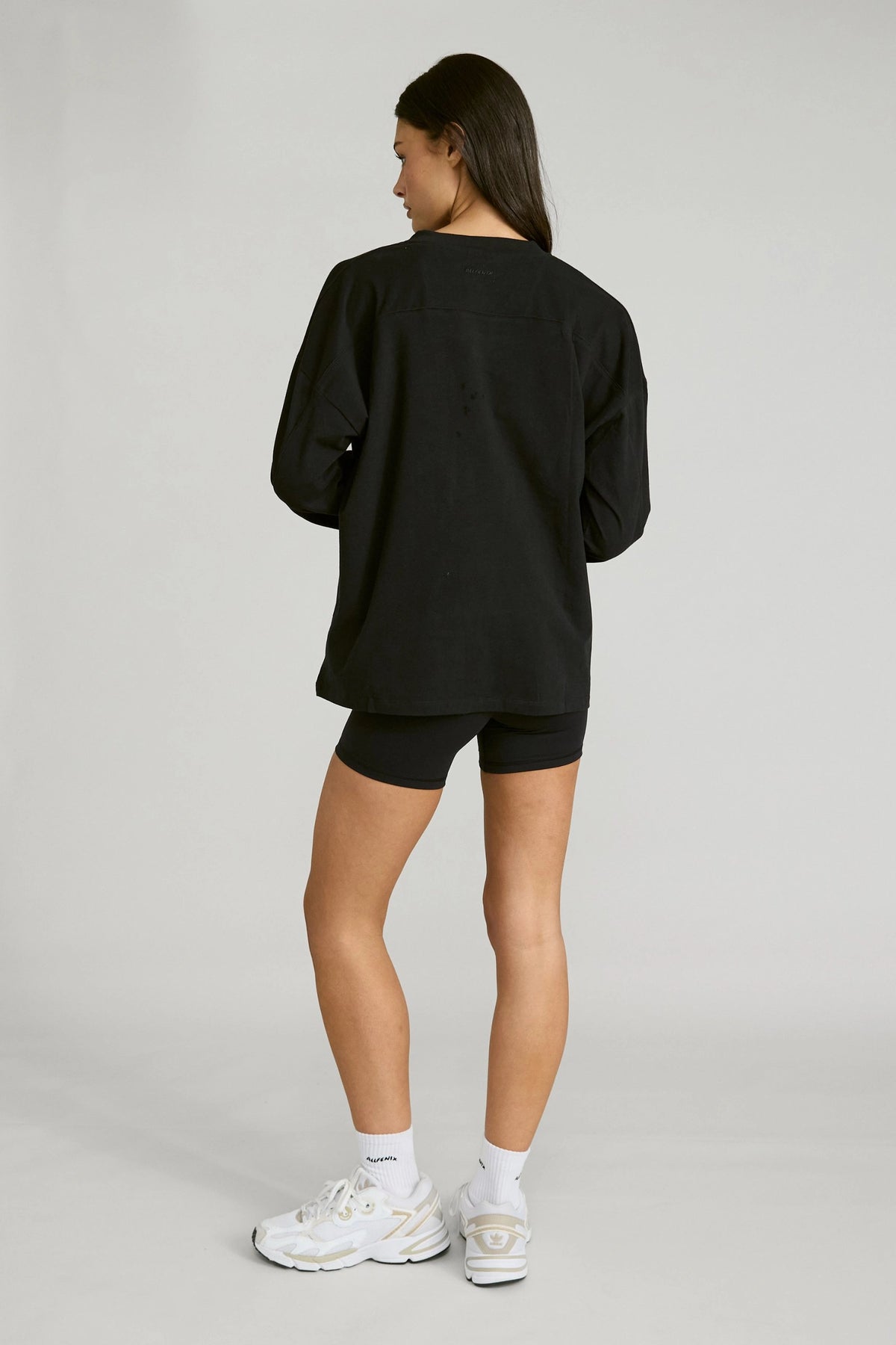 Oversized V-Neck Long Sleeve - Black