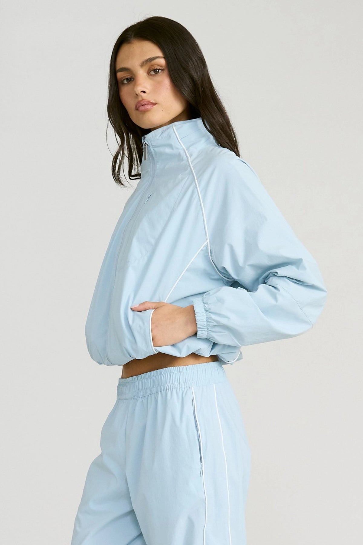 Spray Contrast Piping Windbreaker - Sky Blue and White