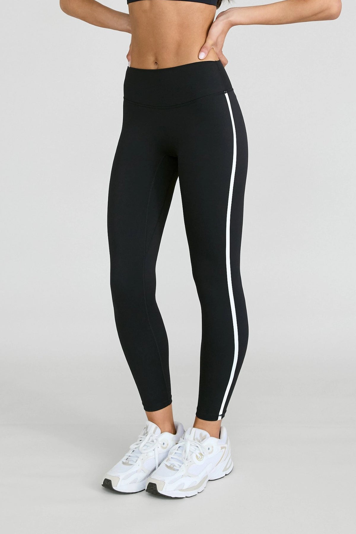 ALLFENIX CloudCore™ Contrast Stripe Mid-Rise 7/8 Legging - Onyx