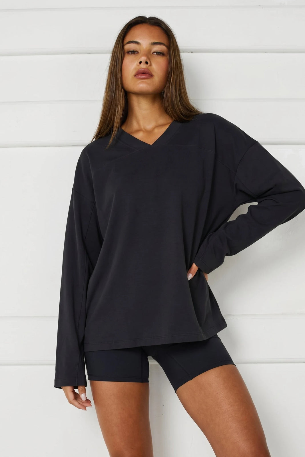 ALLFENIX Oversized V-Neck Long Sleeve - Black
