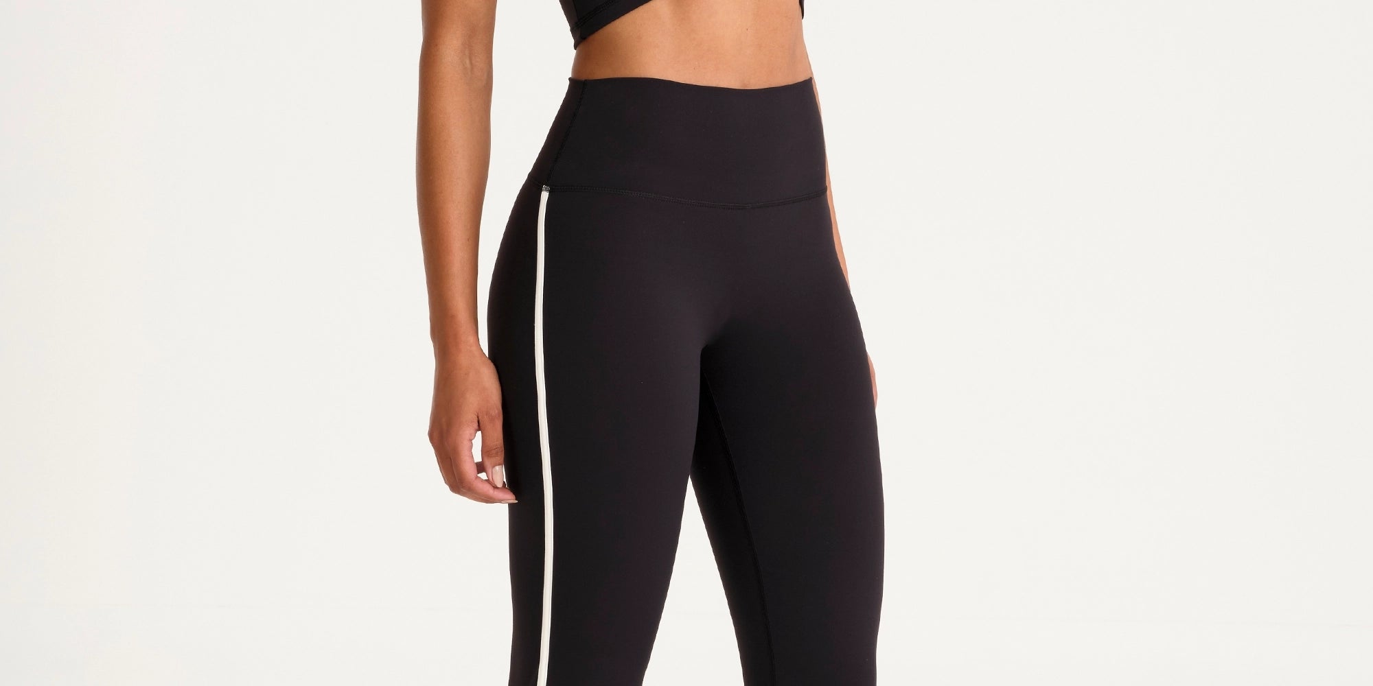 W4P055_BLK_CloudCore_ContrastFlaredLegging_SideFull_bdb66a9f-9454-4b47-9d58-a28a2eb6e323.webp