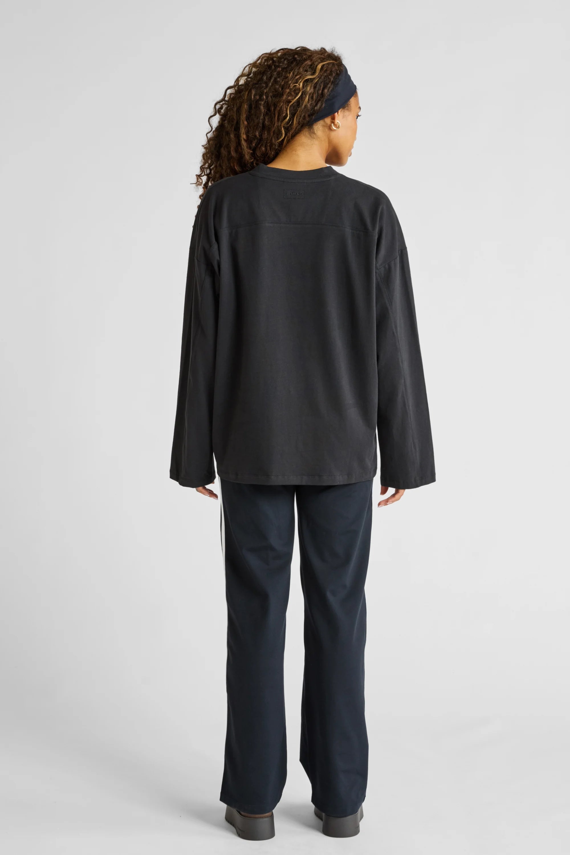 Oversized V-Neck Long Sleeve - Black