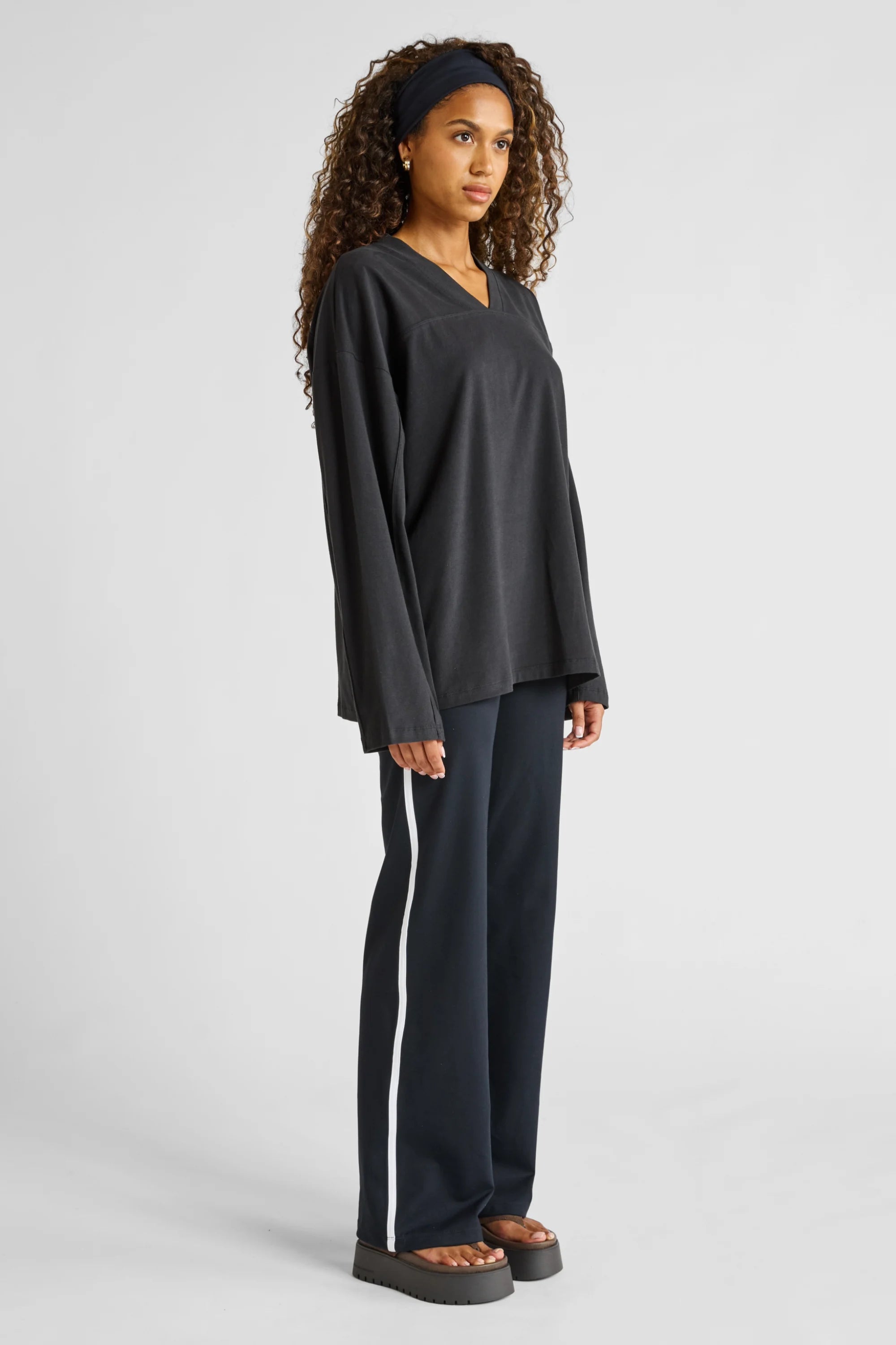 Oversized V-Neck Long Sleeve - Black