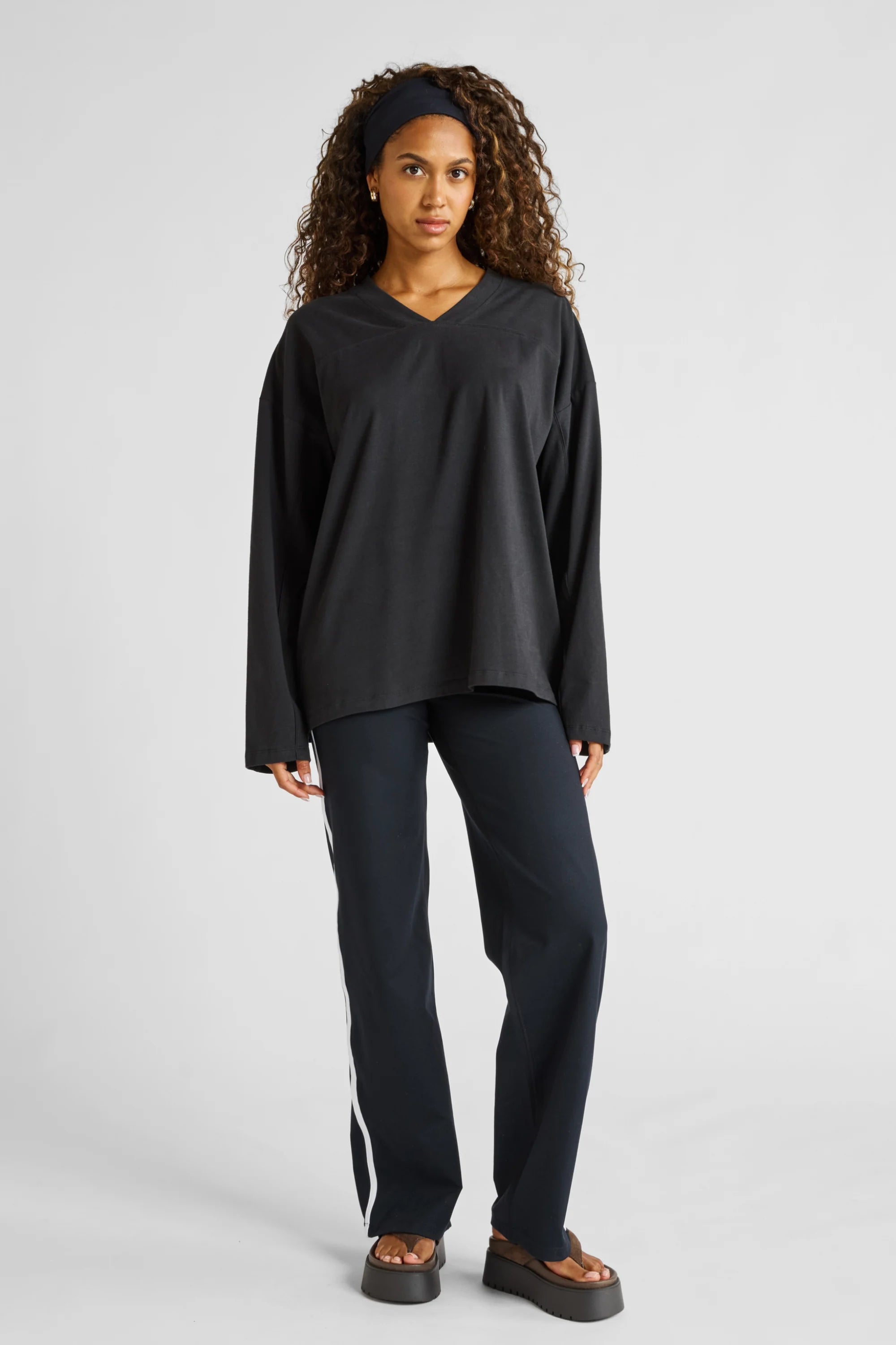 Oversized V-Neck Long Sleeve - Black