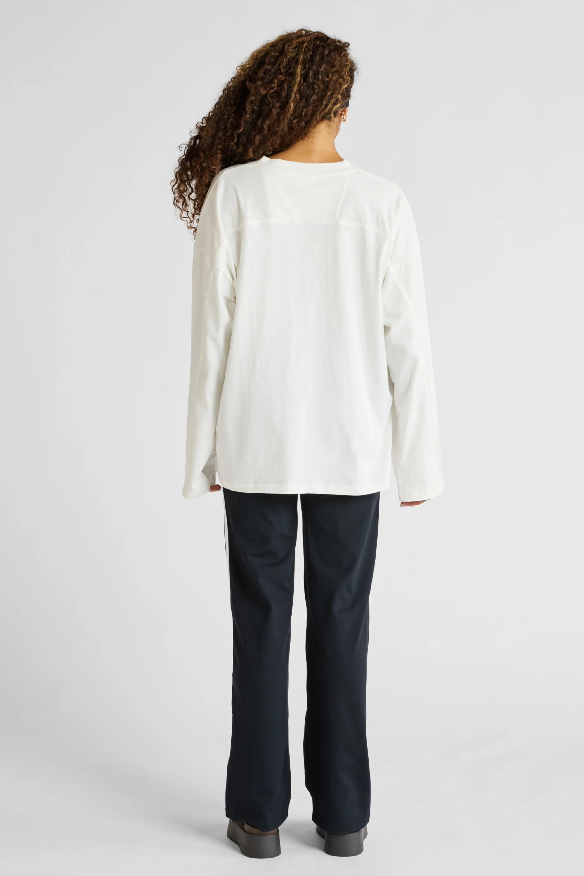 Oversized V-Neck Long Sleeve - Chalk