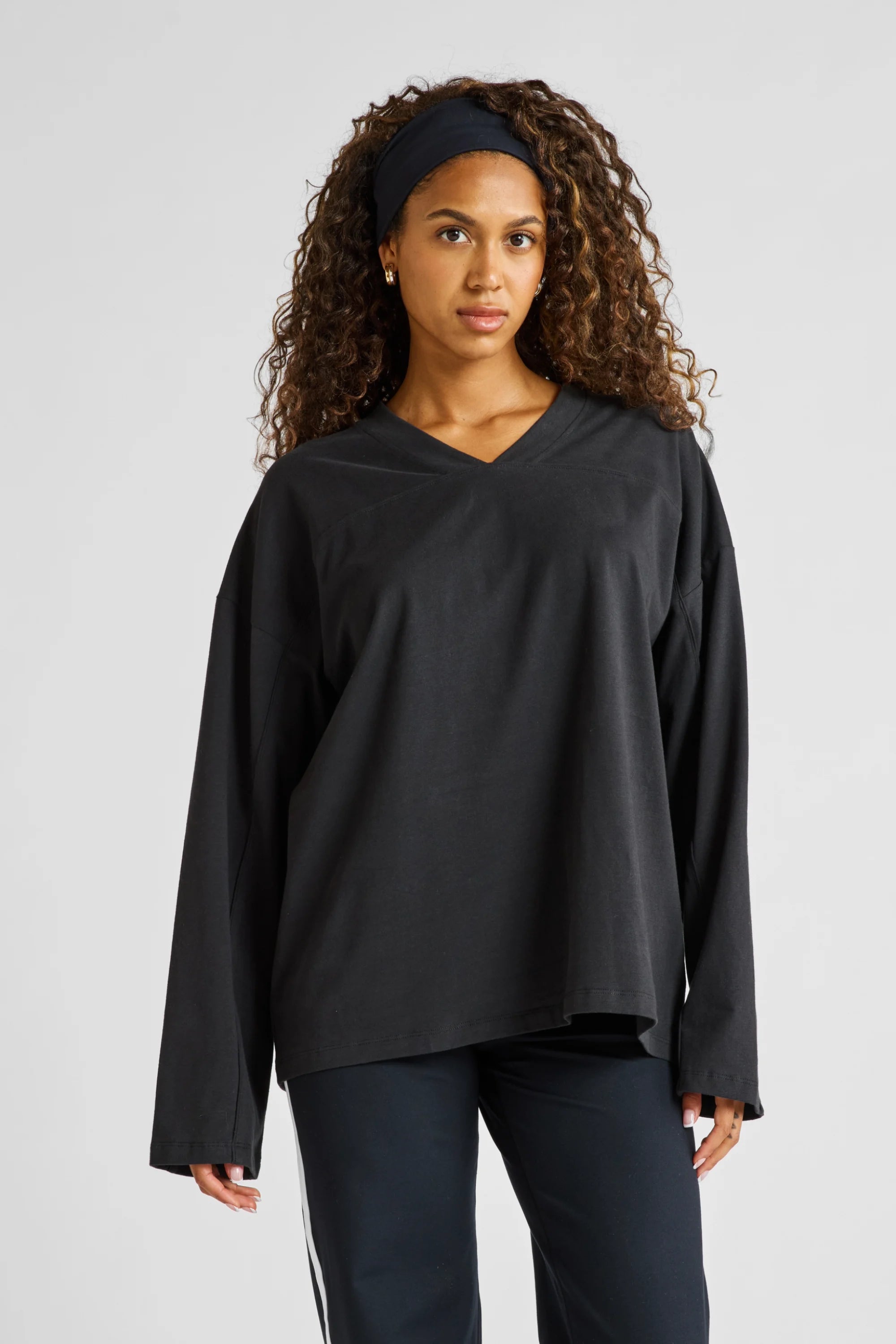 Oversized V-Neck Long Sleeve - Black