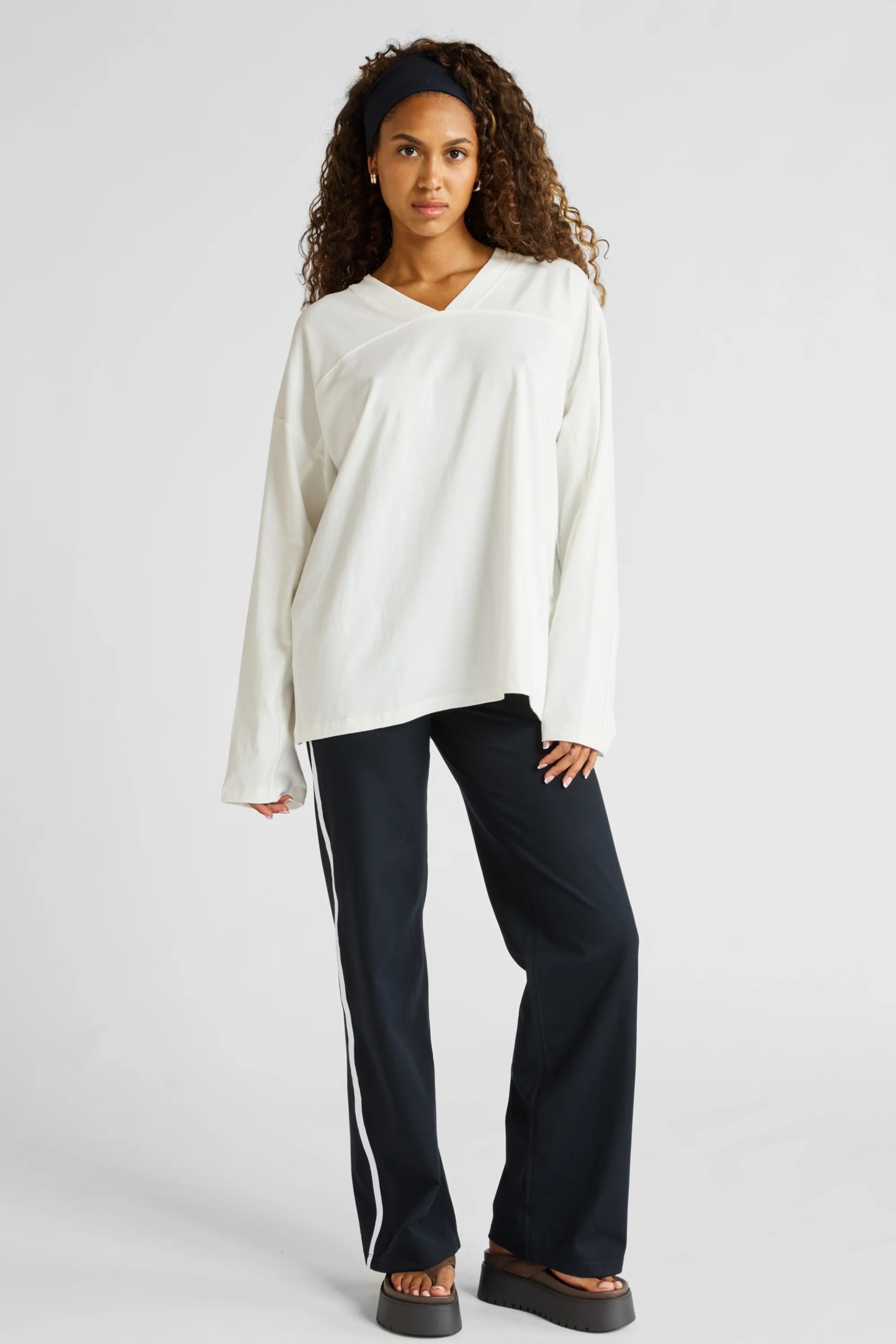 Oversized V-Neck Long Sleeve - Chalk